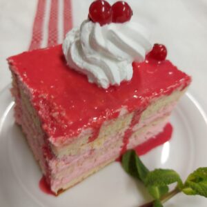 D1 - FELII DE TORT CU CREMĂ DE ZMEURĂ (făină, ou, zahăr, zmeură, unt, gelatină) - 150 gr.