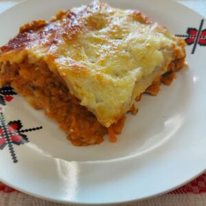 V1 - LASAGNA VEGETARIANĂ - MELANZANE ALLA PARMIGIANA (foi lasagna, vinete, roșii, busuioc, oregano, parmezan) 350 gr.