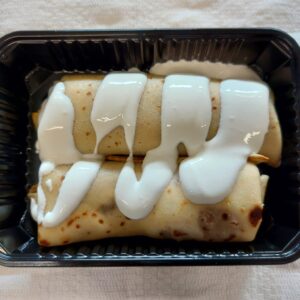 V1 - CLĂTITE CU BRÂNZETURI ȘI SOS DE SMÂNTÂNĂ (faina, ou, lapte, branzeturi, smanatana) 350gr.