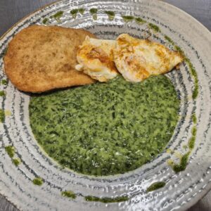 V1 - SPANAC CU OCHIURI ȘI FRIGĂNELE (spanac, lapte, făina, ou, pâine) 350 gr.