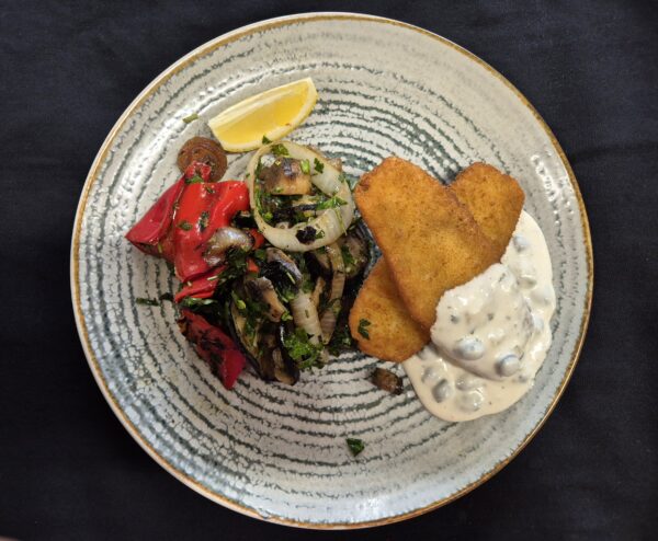 F2 - FILE DE COD PANE CU SOS DE CAPERE SI LEGUME LA GRĂTAR (file de cod, pesmet, ou, lamaie, legume) 350 gr.