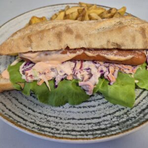 F1 - CÂRNĂCIOR RUSTIC "K LA CLUJ" CU CARTOFI PRĂJIȚI (carnati cu cascaval, bagheta rustica, kethup, maioneza, cognac, varza coleslaw) 350 gr.