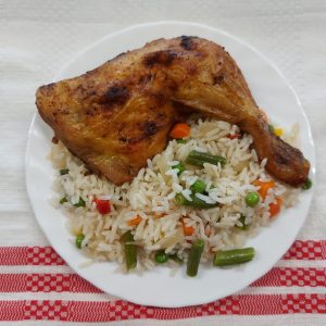 F2 - PULPE DE PUI LA CUPTOR SI OREZ MEXICAN (pulpe de pui, orez, ceapa, morcovi, ardei, porumb, mazare, usturoi, boia) - 350gr.