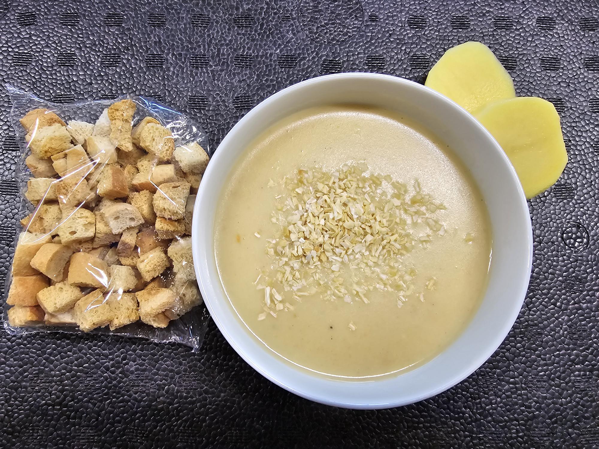 C2 - SUPĂ CREMĂ DE CARTOFI CU CRUTOANE- DE POST (cartofi, telina, patrunjel, morcovi, smantana vegetala, ceapa crocanta, crutoane) 400 ml.