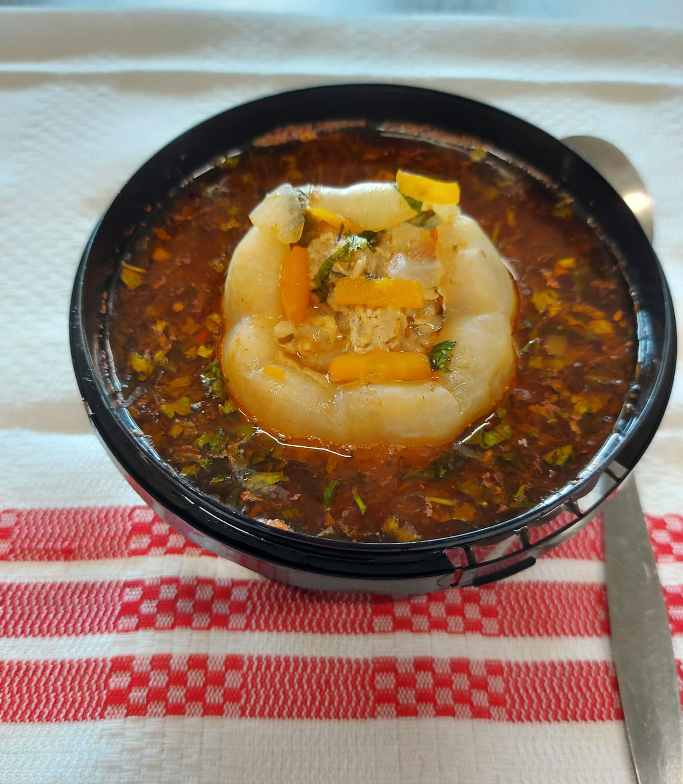 C2 - CIORBĂ DE ARDEI UMPLUȚI - DE POST (soia, morcovi, patrunjel, rosii, telina, ardei, orez, faina) 400 ml.