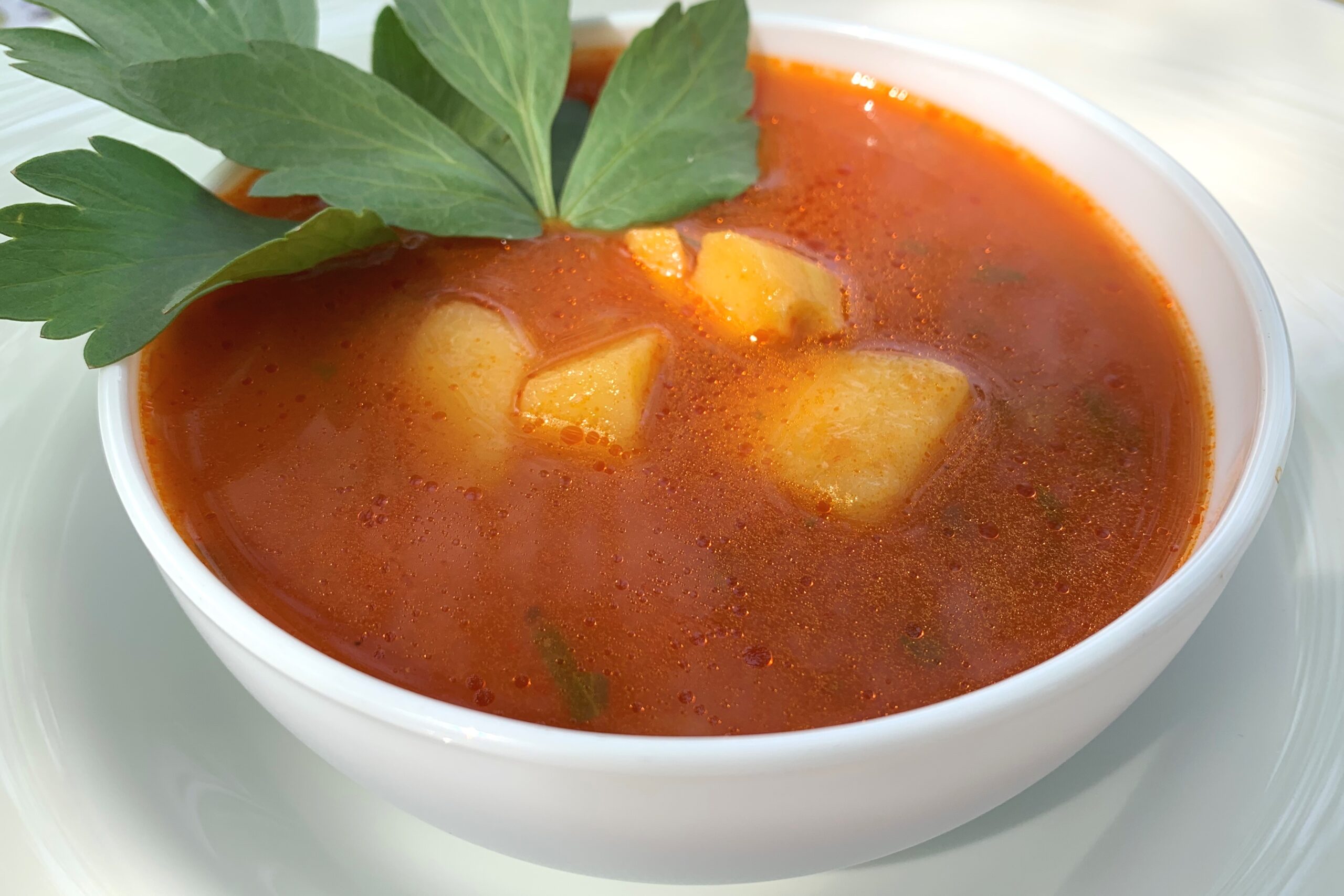 C2 - CIORBĂ DE CARTOFI CU TARHON - DE POST (cartofi, morcovi, țelină, pătrunjel, roșii, tarhon) - 400 ml.