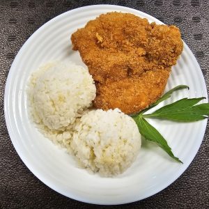 F2 - ȘNIȚEL CALZONE DIN PIEPT DE PUI CU RISSOTTO (piept de pui, oua, faina, pesmet, cascaval, sunca, orez, parmezan, vin) - 350 gr.