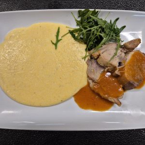 F1 - FRIPTURĂ DE PORC LA CUPTOR CU MĂMĂLIGUȚĂ (carne de porc, usturoi, malai, sare, piper, boia) - 350 gr.