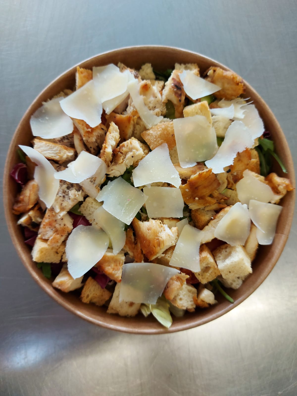 S4 - SALATĂ CAESAR (piept de pui, crutoane, fresh mix de salate, parmezan, dressing de salate) - 350 gr.