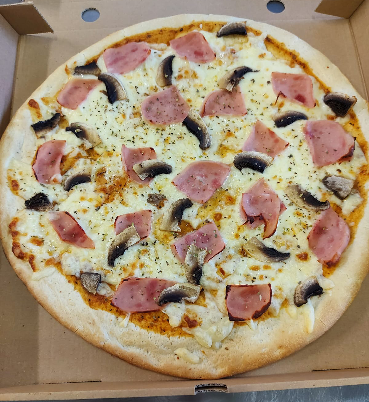 P1 - Pizza cu șuncă și ciuperci (650 gr.)