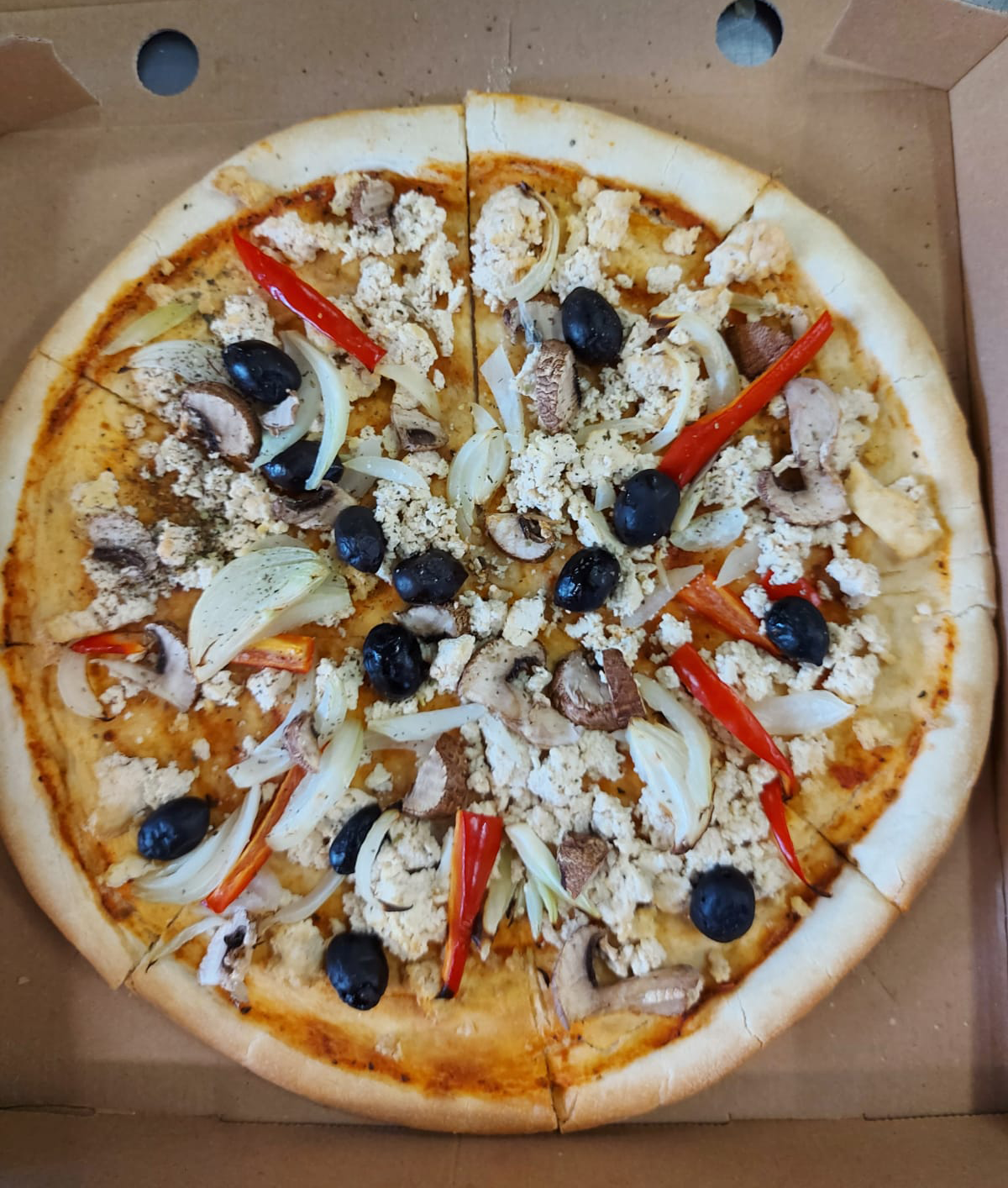 P6 - Pizza Vegetariană (700 gr.)