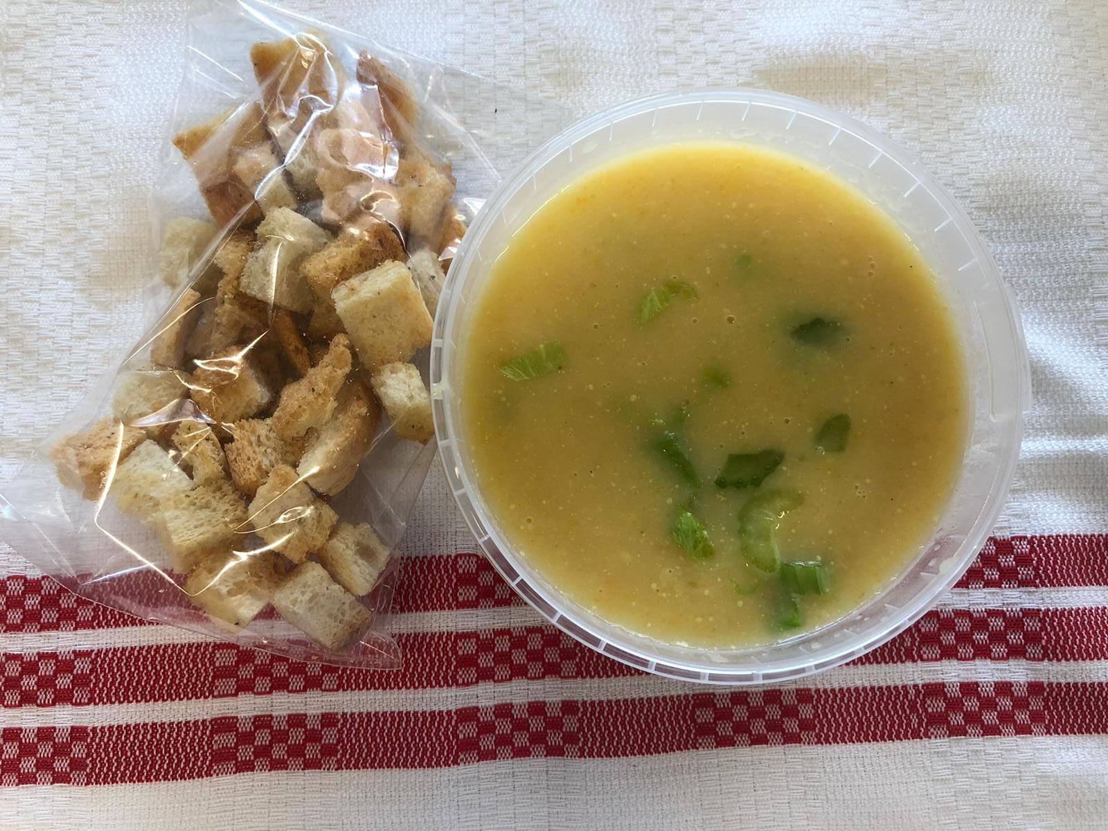 C2 - SUPA CREMA DE MORCOVI CU GHIMBIR,CEAPA VERDE SI CRUTOANE (morcovi, cartofi, telina, smantana, ghimbir, ceapa verde, crutoane)400 ml.