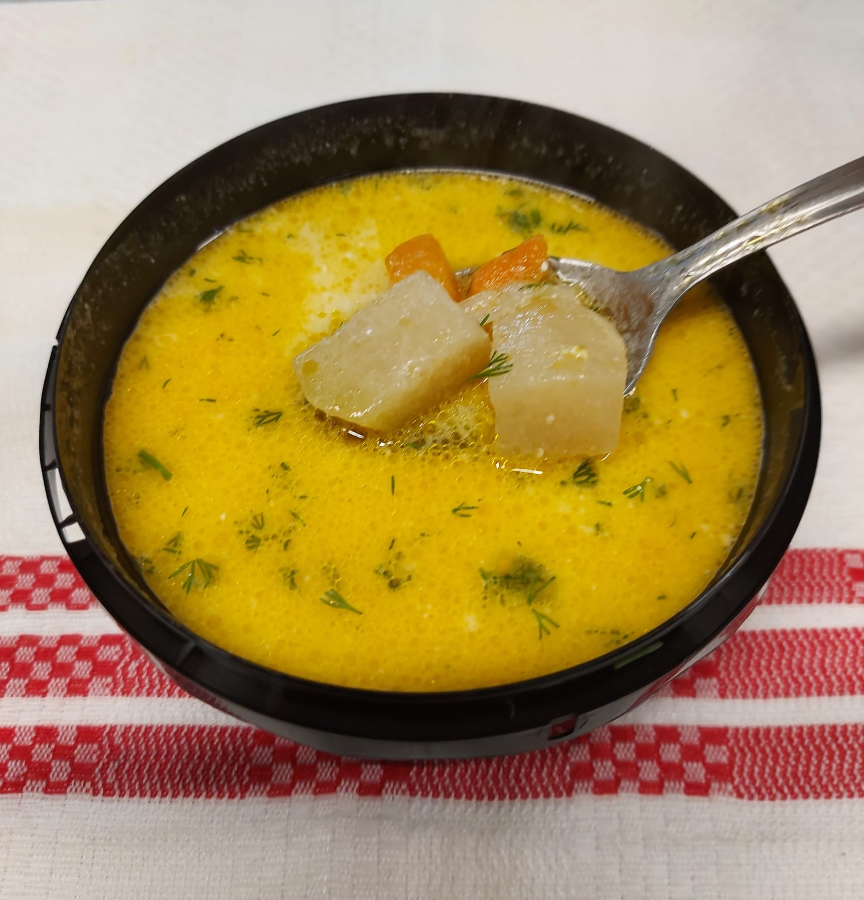 C2 - CIORBĂ ACRIȘOARĂ DE GULII - DE POST (gulii, orez, morcovi, telina, smântână vegetală, usturoi, lamaie) - 400 ml.