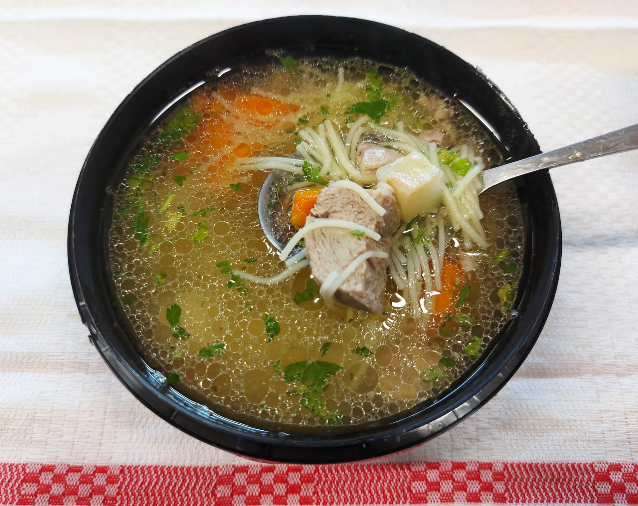 C1 - SUPĂ DE RAȚĂ CU TĂIEȚEI (carne de rață, pătrunjel, morcovi, țelină, tăieței) 400 ml.