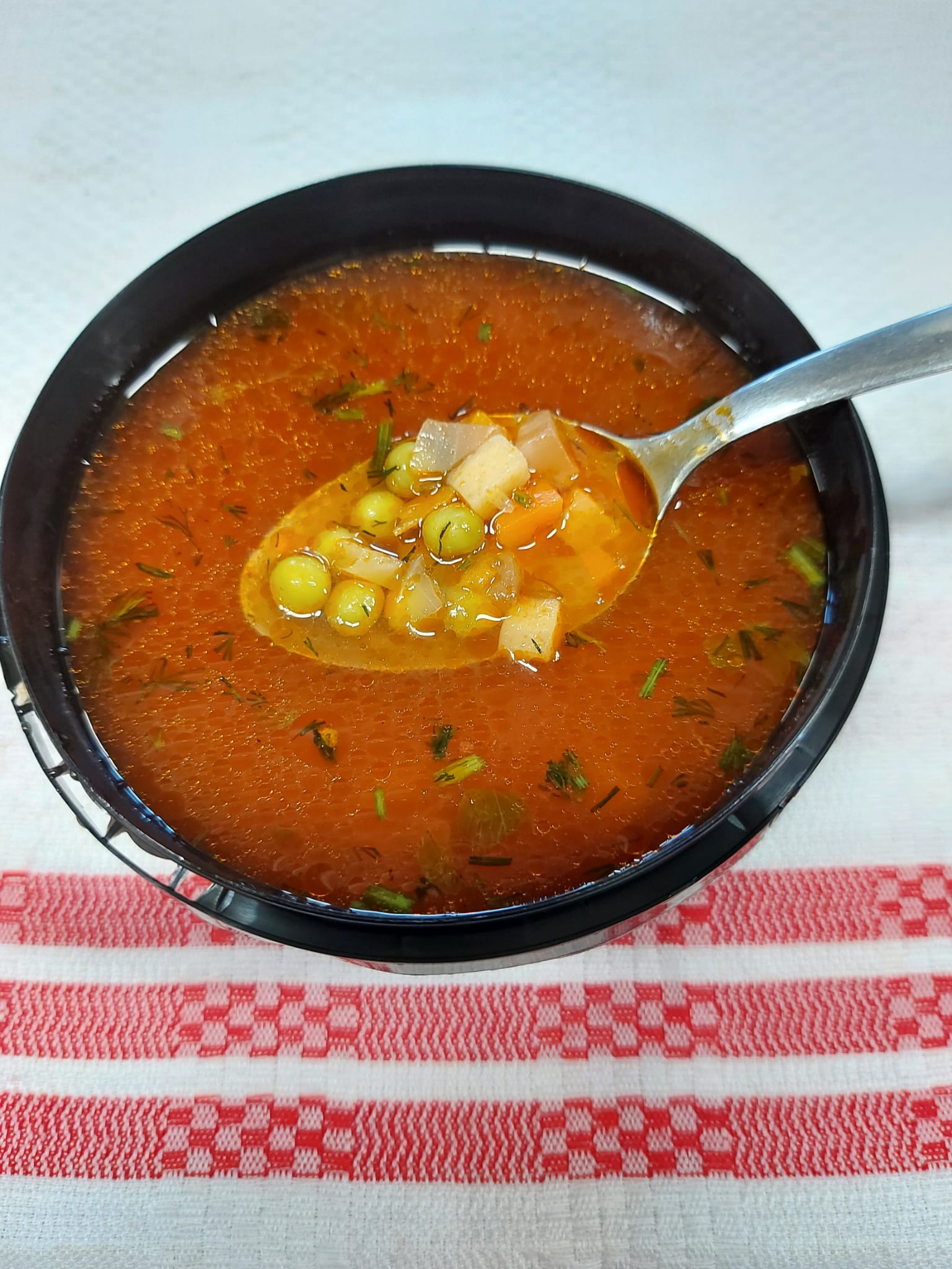 C2 - CIORBĂ DE MAZĂRE CU ROȘII - DE POST (mazare, rosii, ceapa, morcovi, cartofi, patrunjel, telina, ardei, leustean) - 400 ml