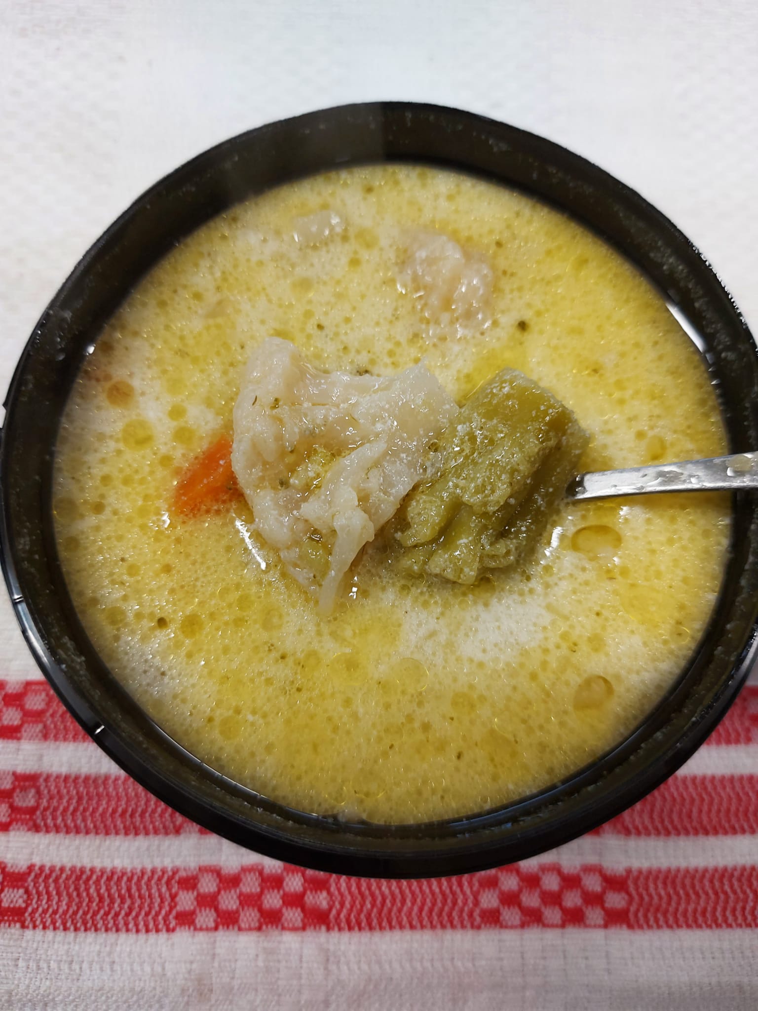 C2 - CIORBĂ A LA GREQUE DE CONOPIDĂ ȘI BROCCOLI (conopida, broccoli, orez, morcovi, telina, smantana vegetala, usturoi, lamaie) 400 ml.