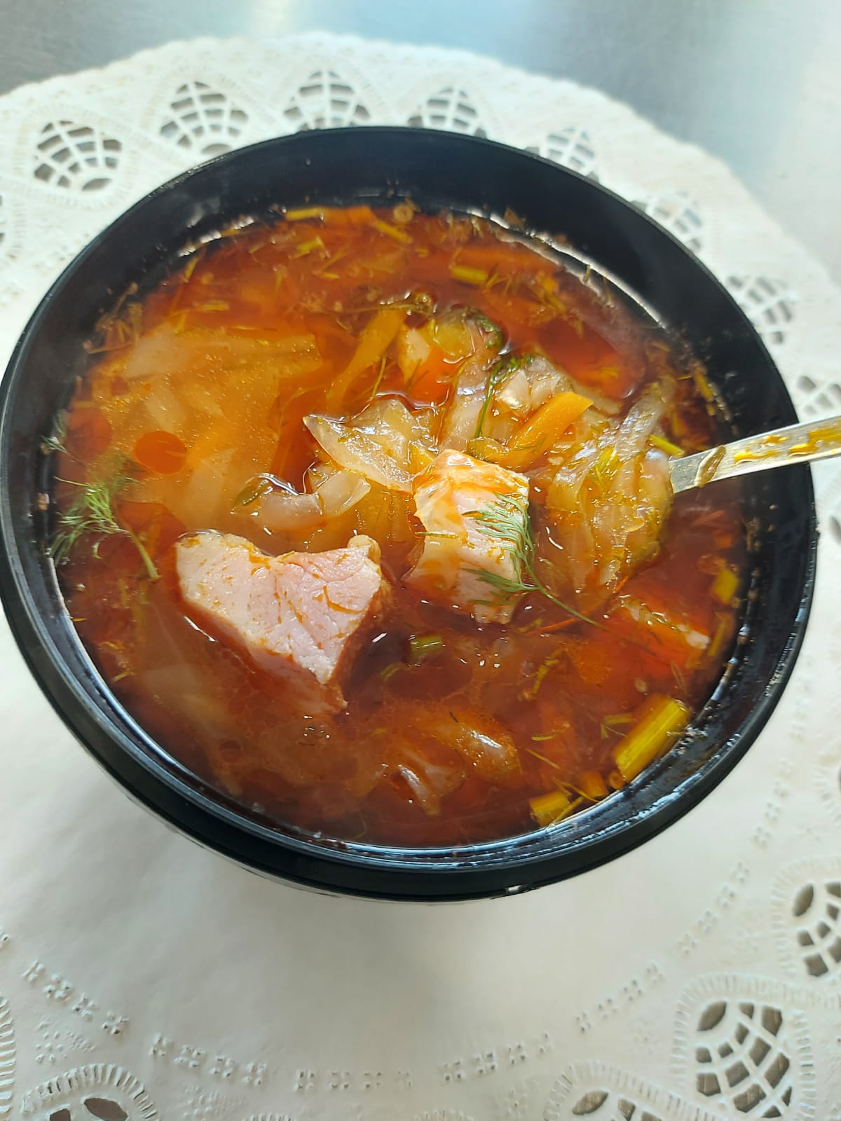 C1 - LUCSKOS - CIORBĂ DE VARZĂ CU CIOLAN AFUMAT (varza, morcovi, patrunjel, rosii, telina, ciolan de porc, marar, cimbru, smantana) 400ml.