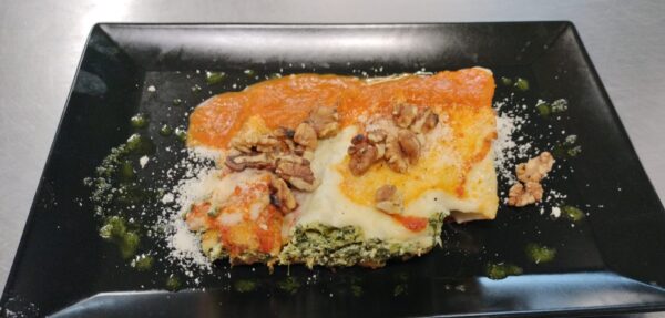 V1 - CANNELLONI CU RICOTTA, SPANAC ȘI NUCI (cannelloni, spanac, ricotta, ouă, făină, lapte, parmezan, nuci) 350 gr.