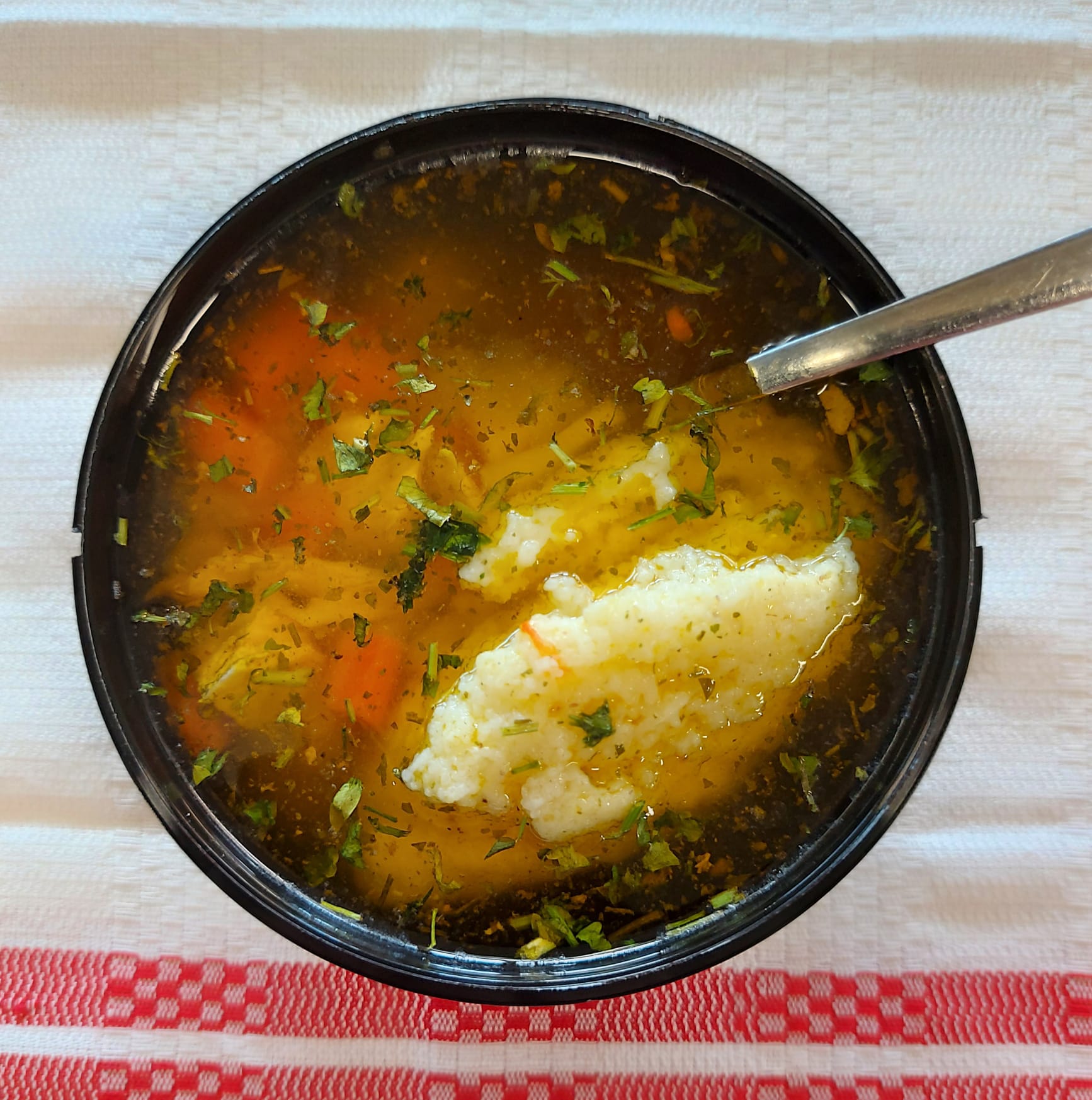 C1 - SUPĂ DE CURCAN CU GĂLUȘTE DE GRIȘ (carne de curcan, morcovi, patrunjel, telina, gris, oua) 400ml.