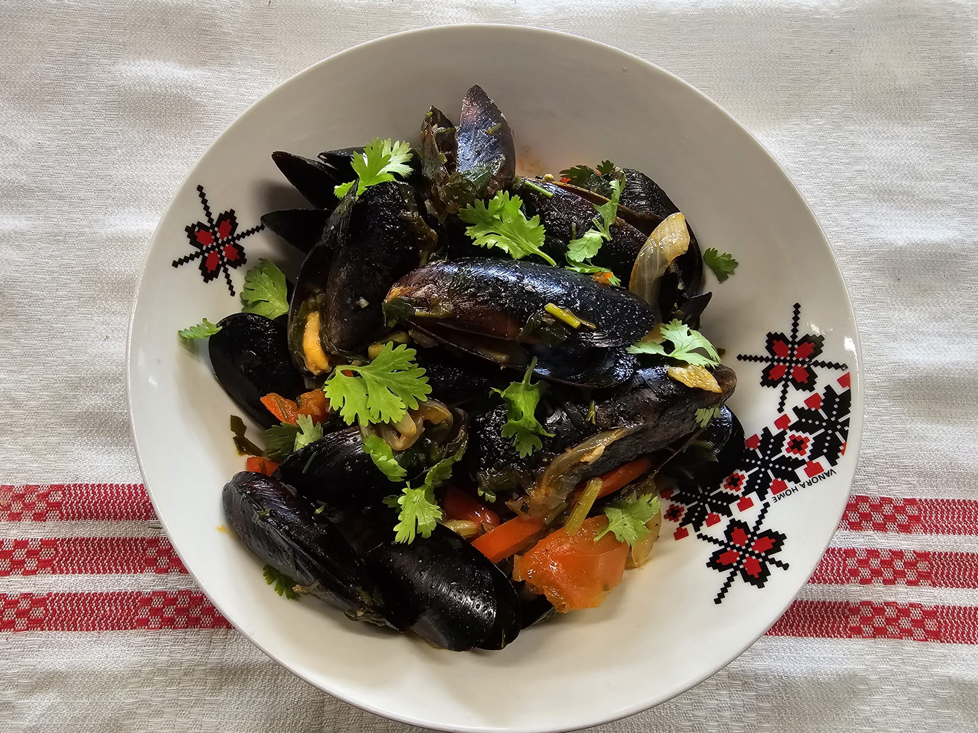 F3 - MIDII MARINARA (midii,ceapa, usturoi, vin alb, sos de rosii, patrunjel, condimente) 400 gr.