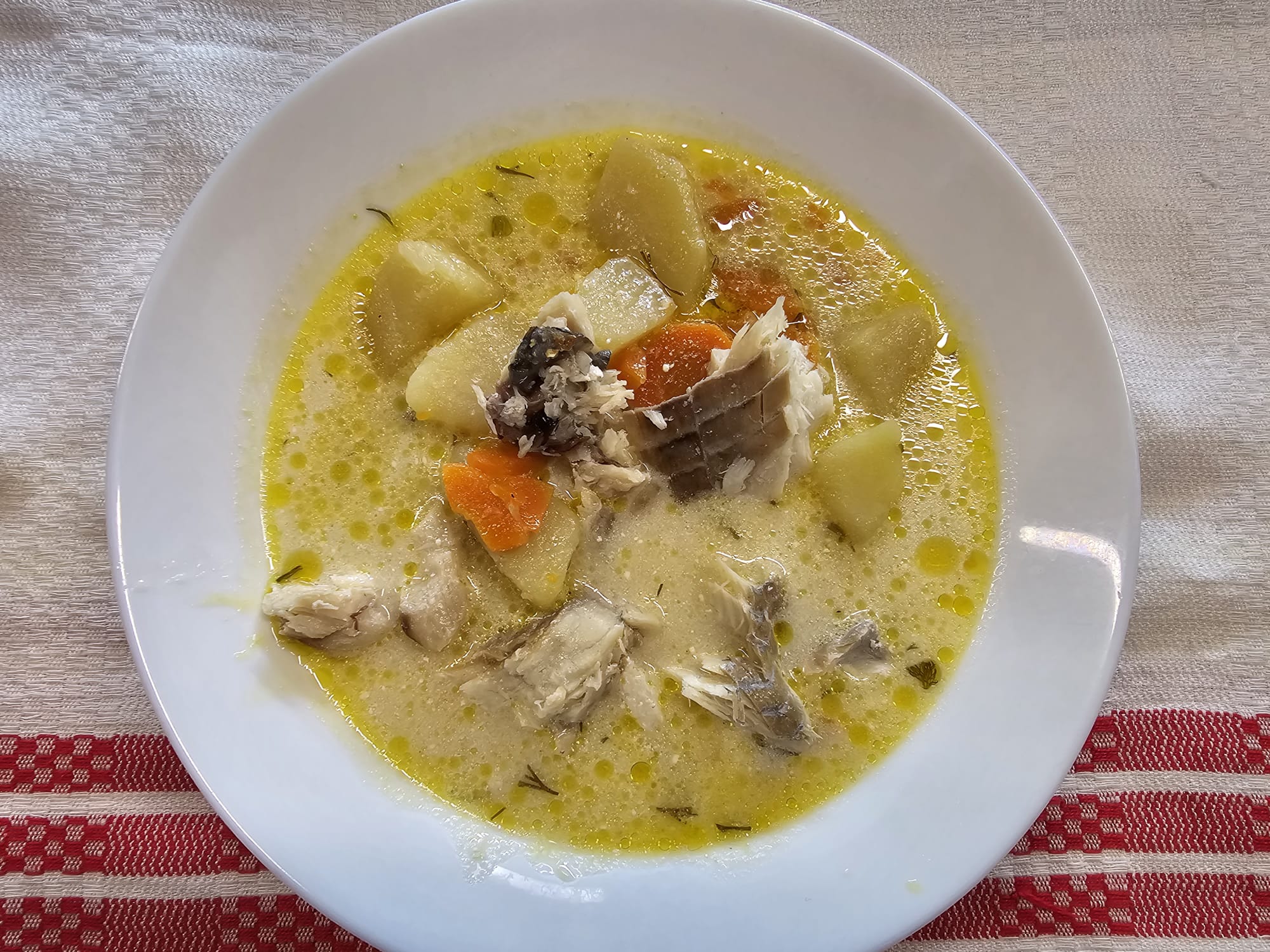 C2 - DEZLEGARE LA PEȘTE - CIORBĂ DE PEȘTE (peste diferite sortimente, ceapa, usturoi, morcovi, cartofi, marar, lamaie) - 400 ml.