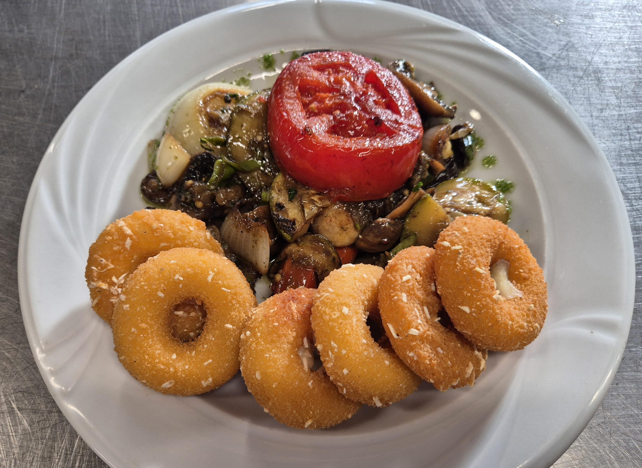 V1 - INELE DE CAȘCAVAL CU RISSOTTO (cascaval, ou, pesmet, orez, pamezan, vin) 350 gr.