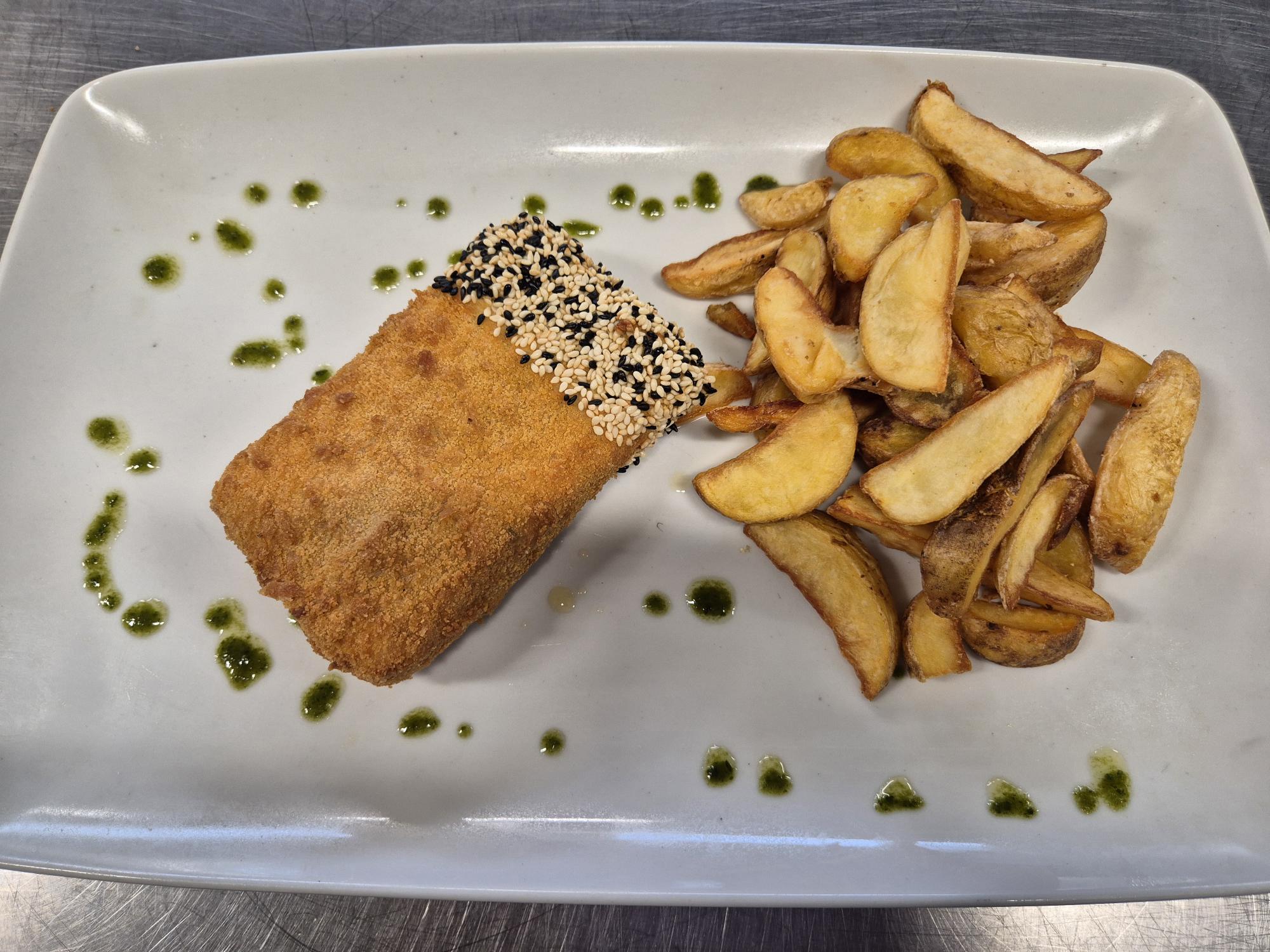 V1 - MOZZARELLA PANE ÎN CRUSTĂ DE SUSAN CU CARTOFI WEDGES (mozzarella, pesmet, făină, ouă, semințe de susan, cartofi wedges) 350 gr.