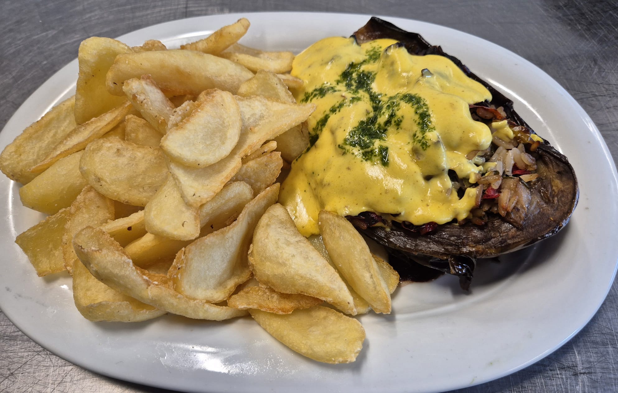 V1 - VINETE UMPLUTE CU SOS CEDAR SI CARTOFI PRĂJIȚI (vinete, ardei, roșii, cedar, cartofi) - 350 gr.